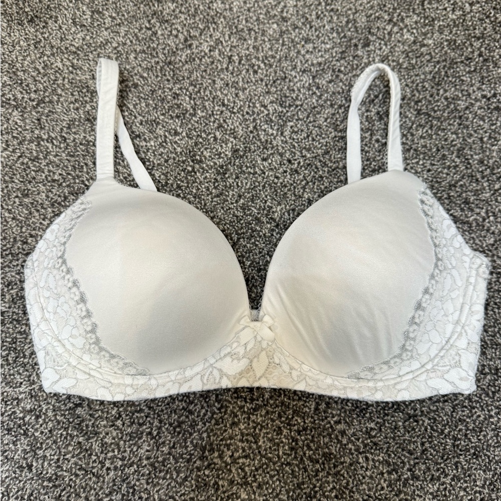 🌟SALE🌟 
Victoria's Secret White Lace Accent Bra